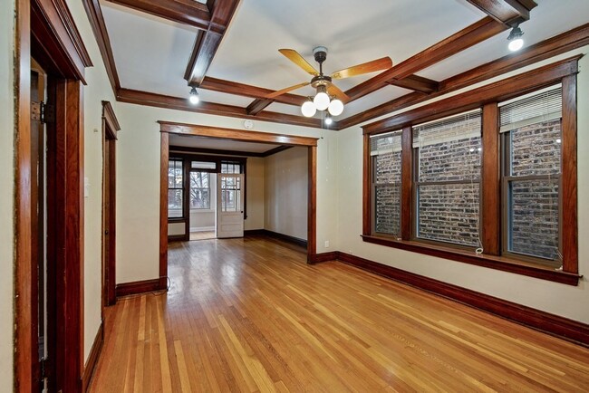 Building Photo - 2526 W Eastwood Ave