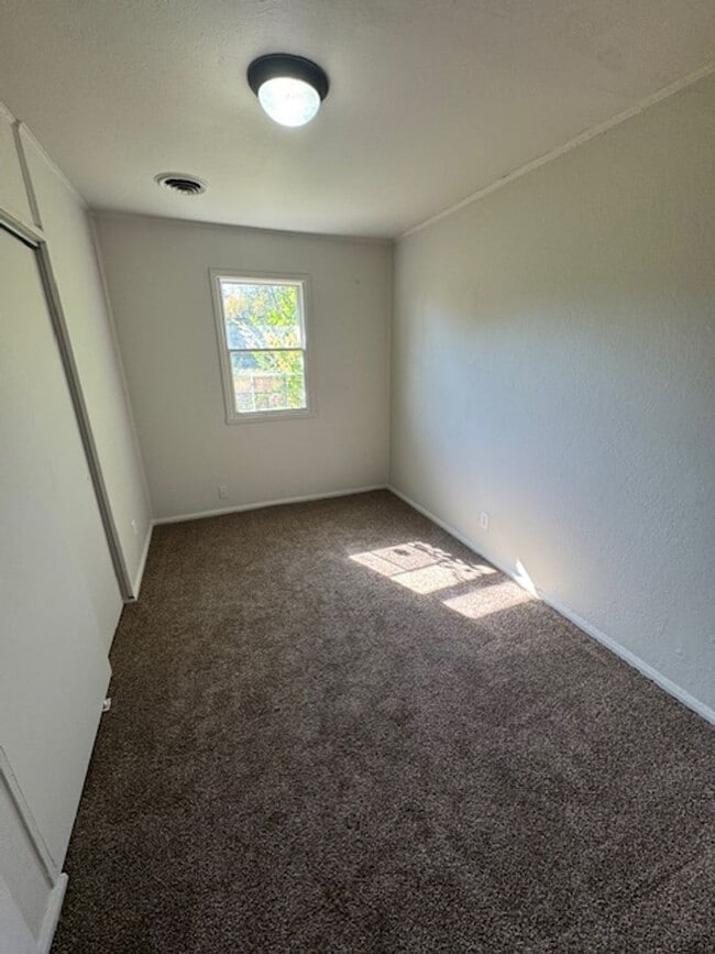 Building Photo - 1510 Roosevelt Dr
