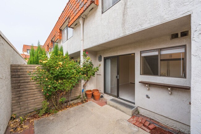 Foto del edificio - RPV Remodeled 2 bed 3 bath townhome in gat...