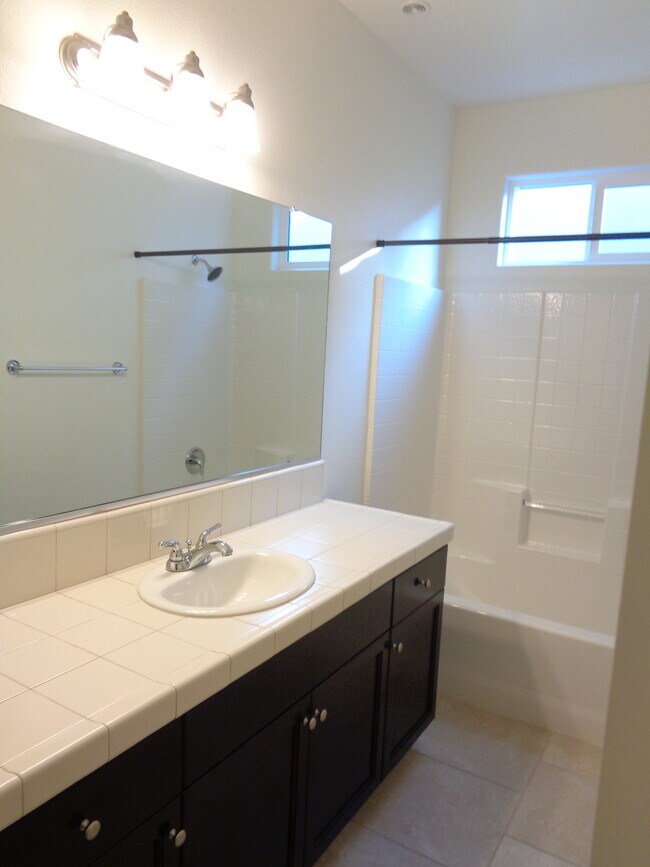 Building Photo - 1118 Golf Ave
