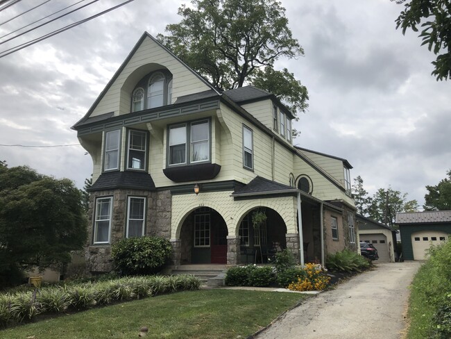 Building Photo - 202 Forrest Ave