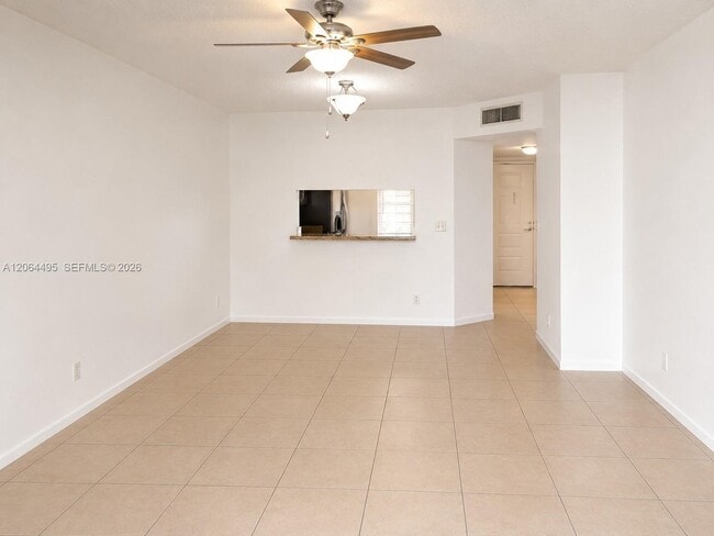 Foto del edificio - 8750 Royal Palm Blvd