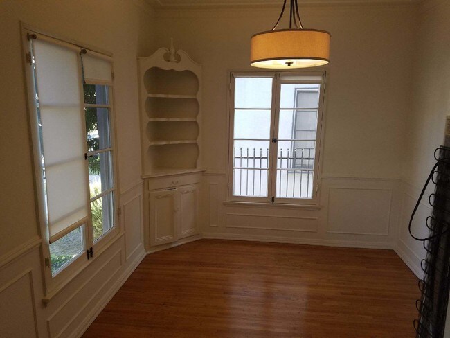 breakfast nook - 648 S Burnside Ave