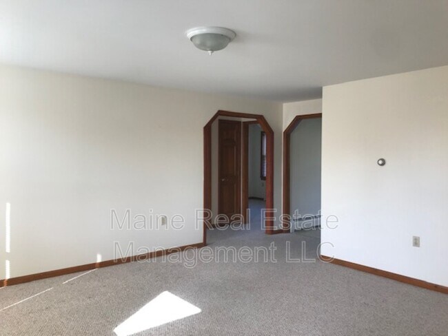 Building Photo - 33 Burleigh Rd