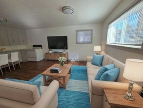 Building Photo - 547 NE Jackson St