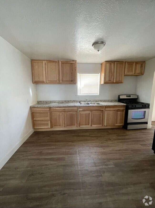 Building Photo - 588-590 S 300 W