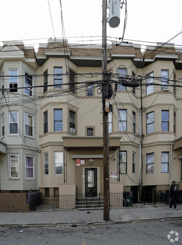 Building Photo - 137 Wilkinson Ave