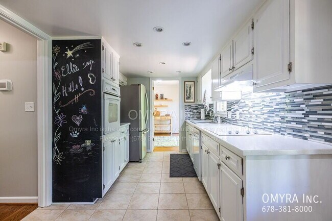 Foto del edificio - Beautiful 4 Bedroom House in Doraville!