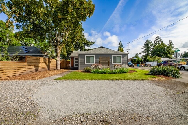 Photo - 6235 SE Clatsop St House