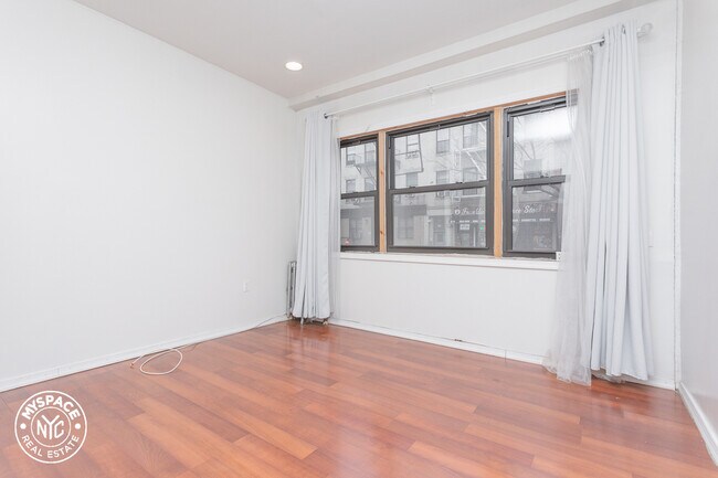 Foto del edificio - 793 Franklin Ave