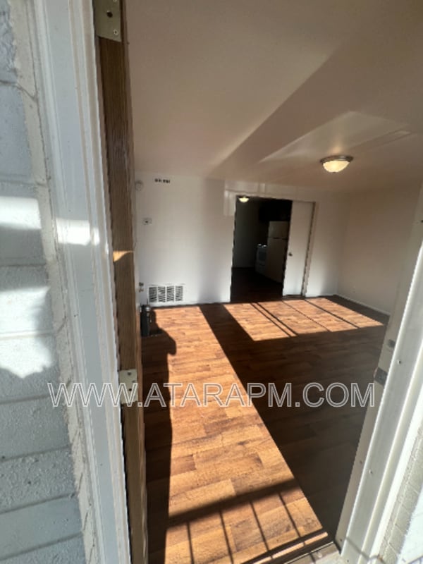Building Photo - 461 Locust St