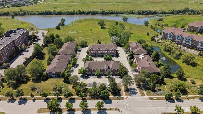 Building Photo - 1116 Kensington Dr