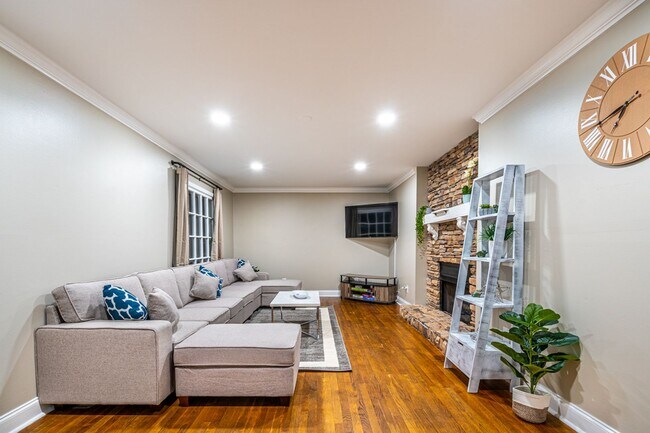 Foto del edificio - 2205 Rothmore Dr SW