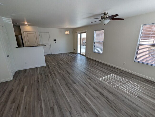 Foto del edificio - 10807 Mason Hill Ave