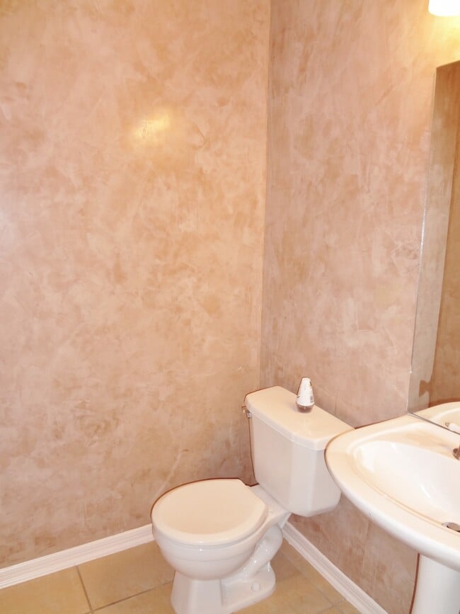 Building Photo - 3331 Double Lake Dr