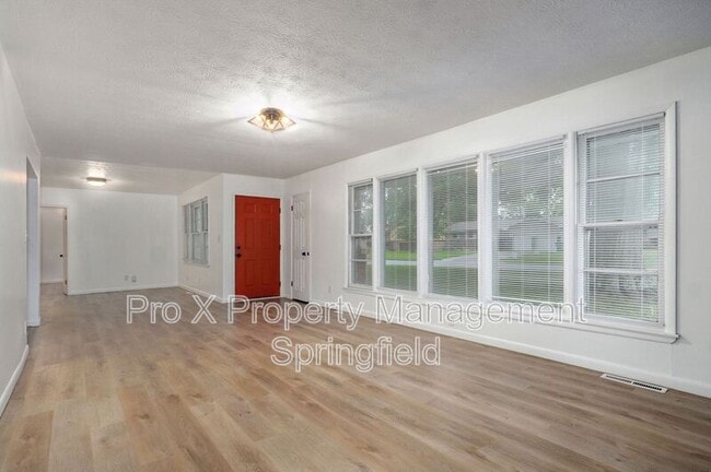Foto del edificio - 906 N Belview Ave