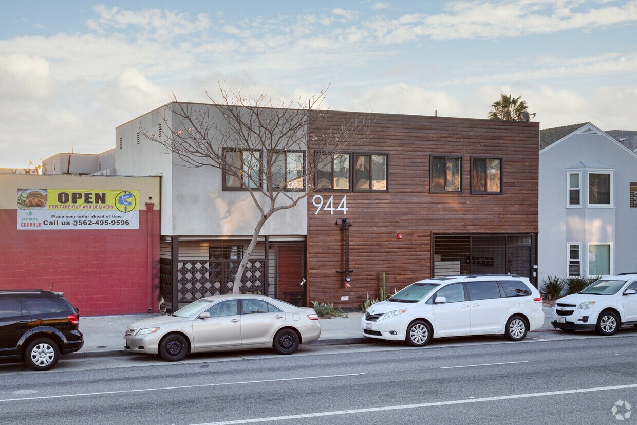 Primary Photo - 944 Pacific Ave