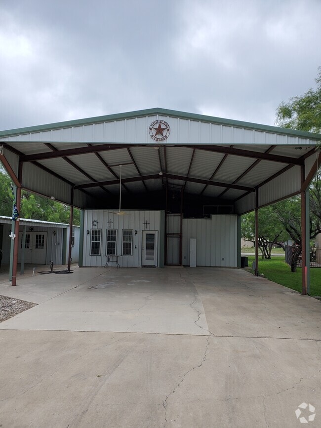 Apartments For Rent in Brackettville TX with High Ceilings 1 Rentals