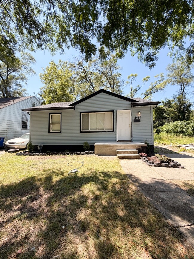 Building Photo - 18467 Evergreen Rd