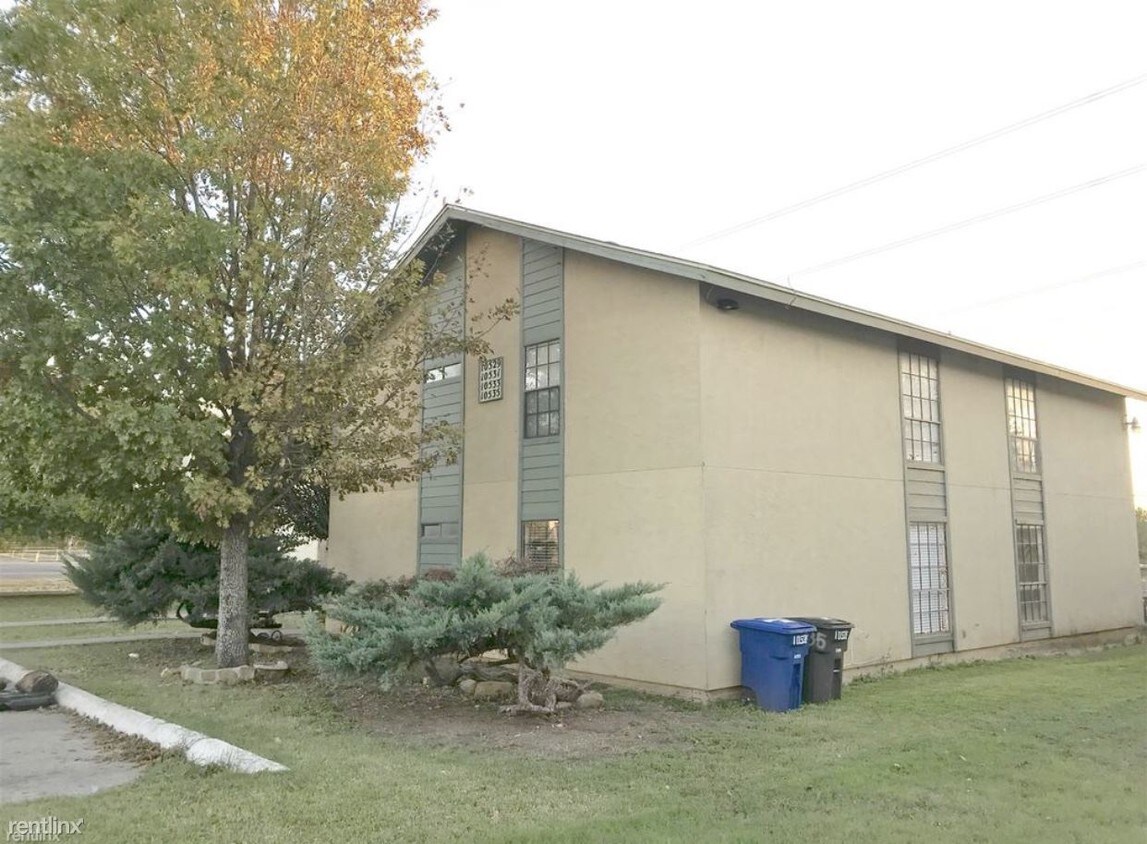 Primary Photo - 2 br, 1 bath 4plex - 10535 Starcrest Dr 10535