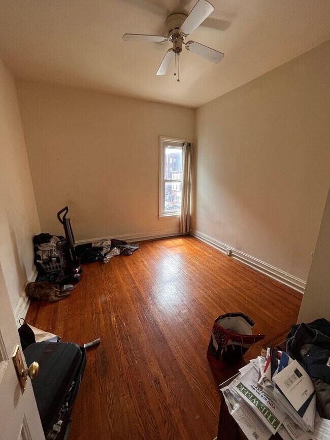 Building Photo - 2621 W Girard Ave