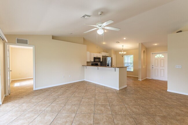 Foto del edificio - 3/2 Single Family home freshly painted interior and exterior