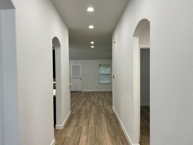 Building Photo - 1506 Cosmos Way