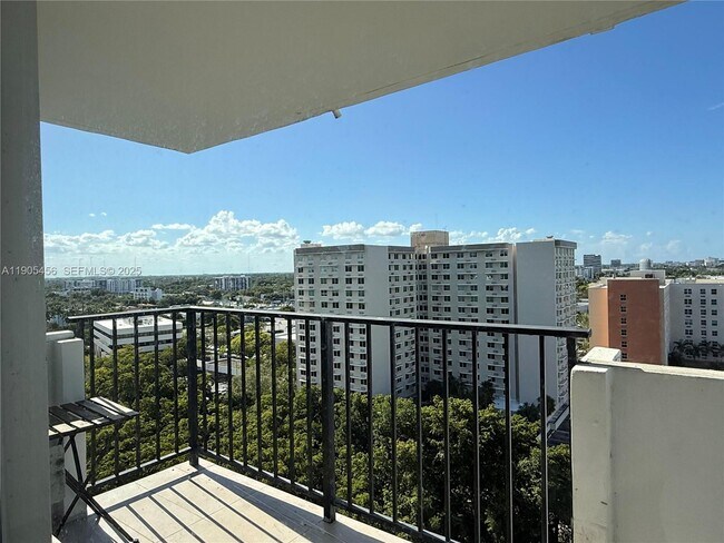 Foto del edificio - 2780 NE 183rd St