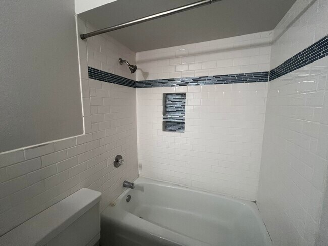 Foto del edificio - 6179 W Cold Spring Rd