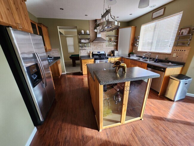Building Photo - Exquisite 7-Bedroom Home in Cold Springs: ...