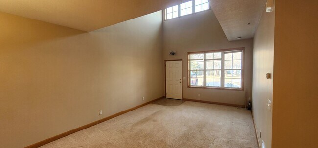 Foto del edificio - 2 Bed 2.5 Bath Townhome