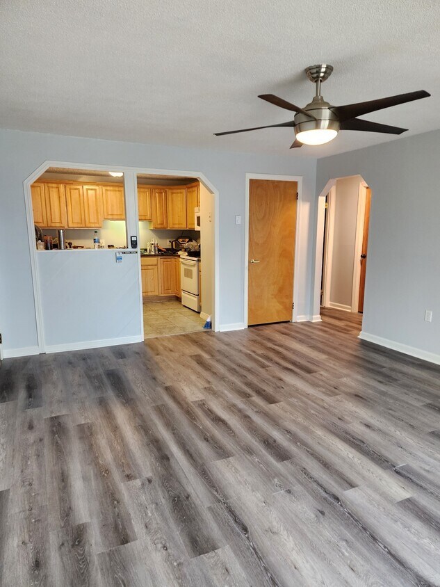 4 Hazelwood Ave Unit 7, Dracut, MA 01826 Condo for Rent in Dracut, MA