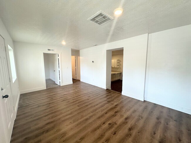 Building Photo - 435 S 900 W