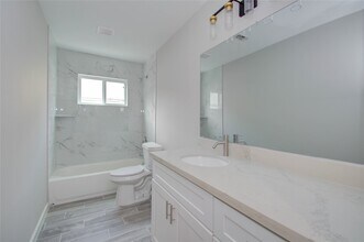 Building Photo - 7902 La Roche Ln