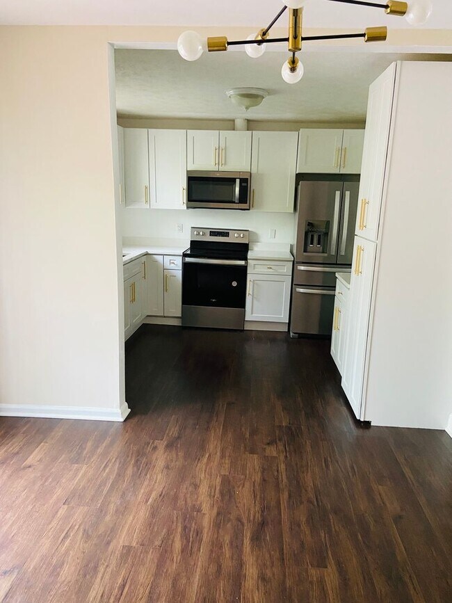 Foto del edificio - 3 bedrooms /2 bath Condo Available Now