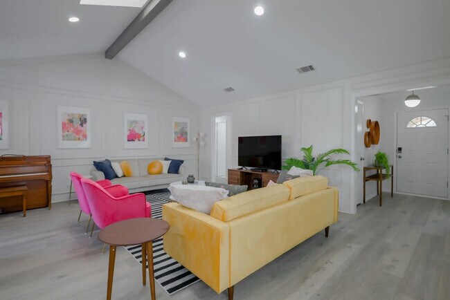 Foto del edificio - 1613 E Spring Valley Rd