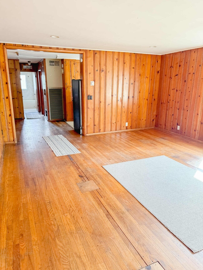 Building Photo - 1120 Metropolis St