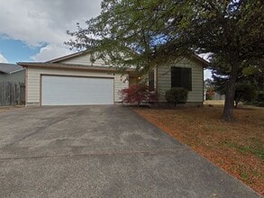 Building Photo - 1128 NE Conser Pl