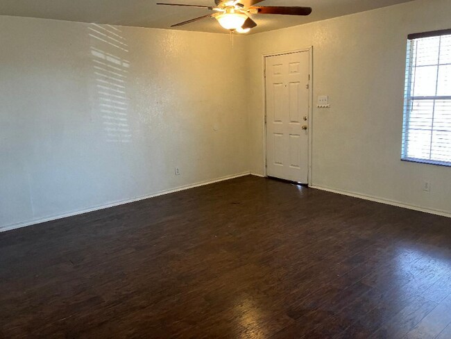 Foto del edificio - 9910 Amber Ledge