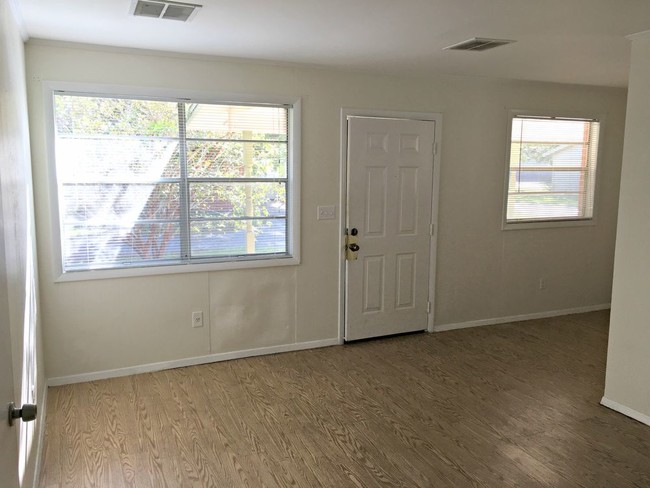 Building Photo - Updated 2 Bedroom Unit in Shalimar