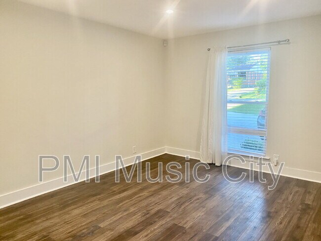 Foto del edificio - 2126B Burns St