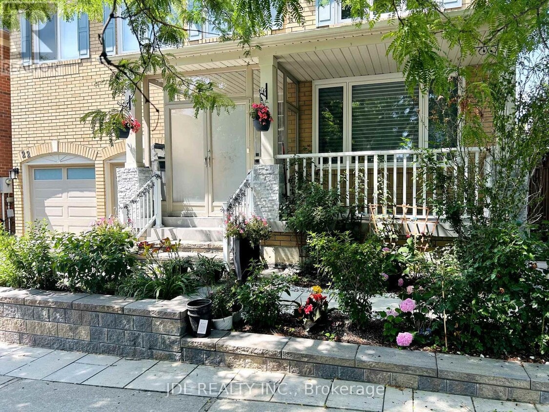 Primary Photo - 22 Lionheart Ln