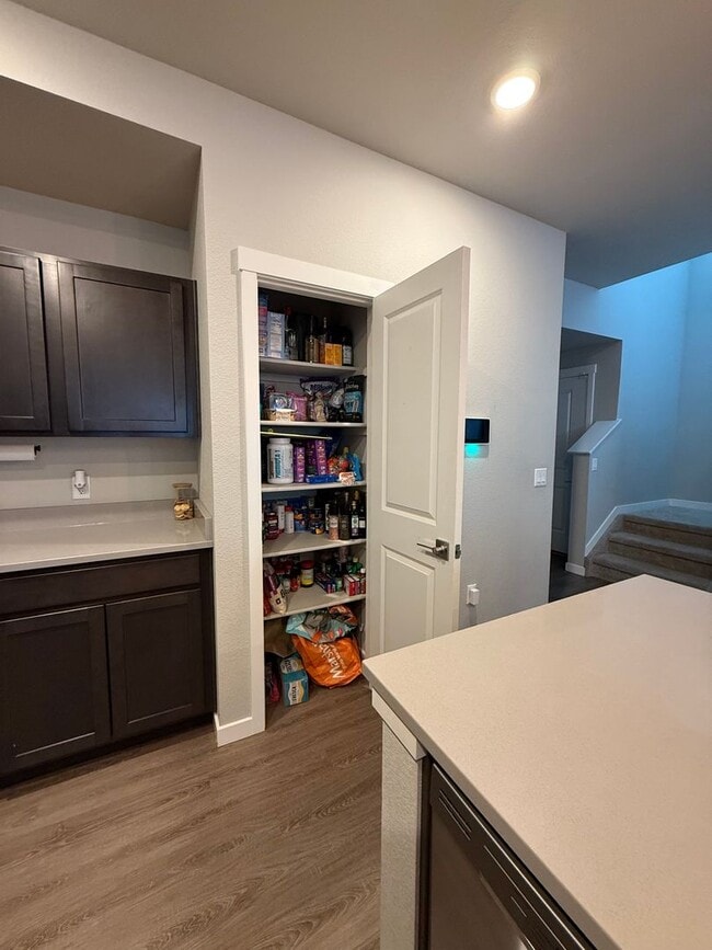 Building Photo - 3 BR 2.5 BA, 2 car garage townhome for ren...