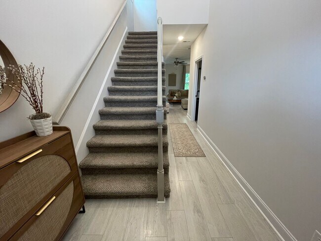 Foto del edificio - 4 Bedroom Pet Friendly Home For Rent with Club House, Comm. Pool, & Comm Gym Access!
