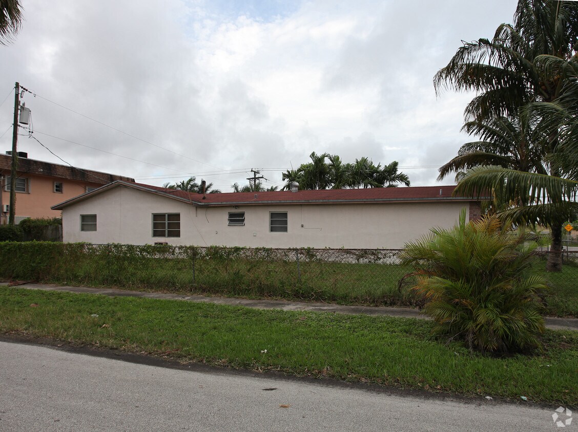 Building Photo - 6140 Fillmore St