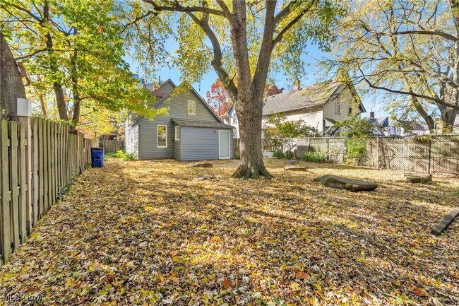 Foto del edificio - 2002 Valentine Ave