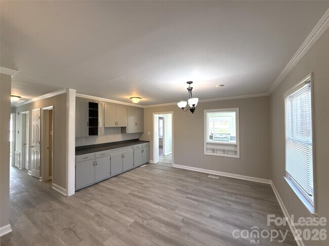 Foto del edificio - 513 Rhodes Ave