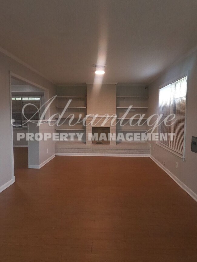 Foto del edificio - Newly Renovated 3 Bedroom 1 Bath Home For ...