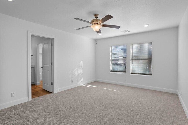 Foto del edificio - Beautiful 3 Bedroom Townhome in Desert Col...