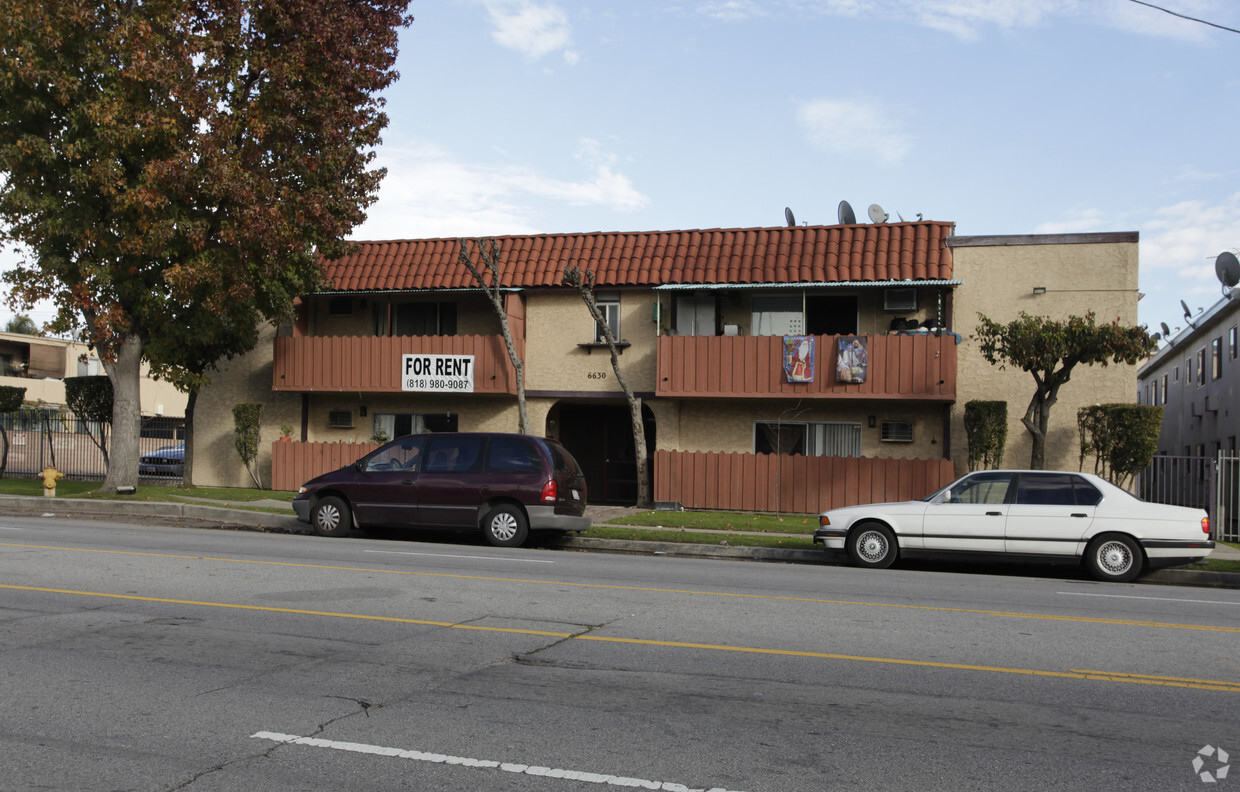 Foto del edificio - 6630 Whitsett Ave